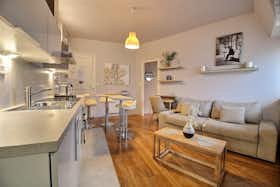 Apartment for rent for €1,802 per month in Paris, Avenue Henri Martin