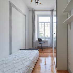 Private room for rent for €600 per month in Lisbon, Avenida Duque d'Ávila