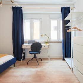 Private room for rent for €700 per month in Lisbon, Avenida Luís Bívar