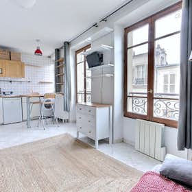 Studio for rent for €1,430 per month in Paris, Rue du Chevalier de La Barre