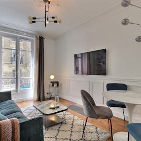 Apartment for rent for €2,109 per month in Paris, Rue du Mont Cenis