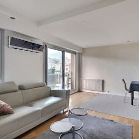 Apartment for rent for €2,461 per month in Paris, Quai de l'Oise