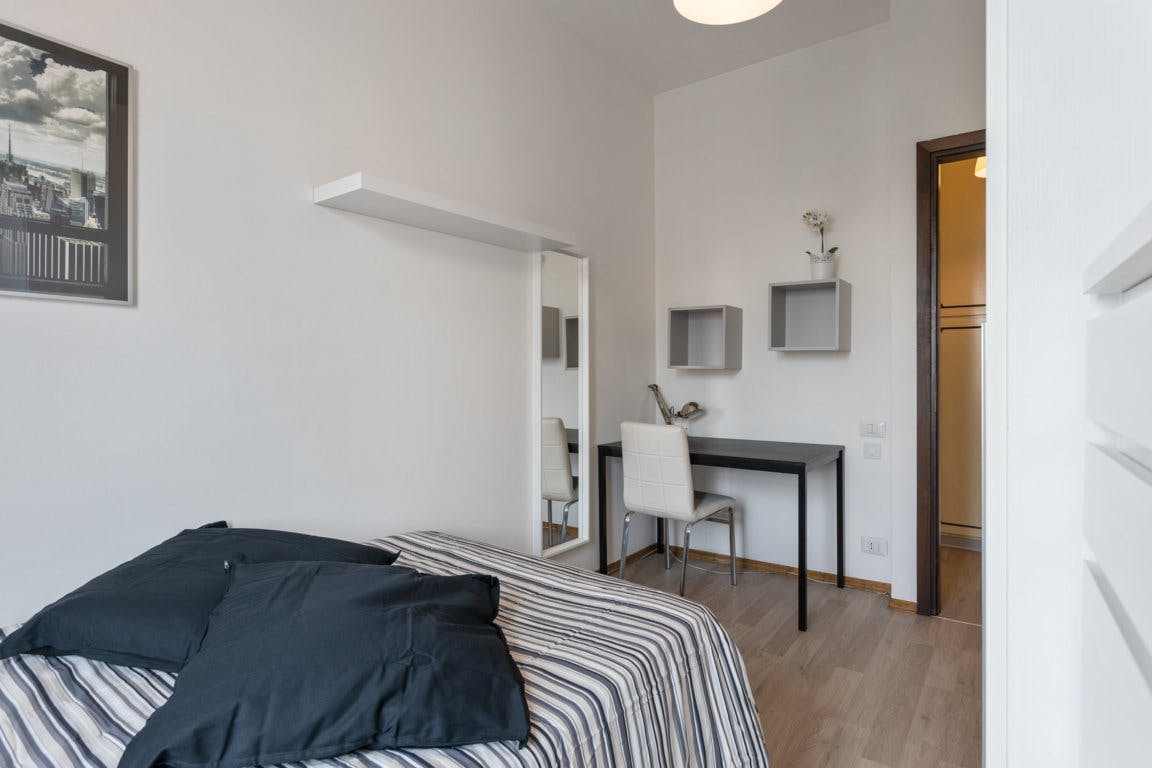 Piazza Simone Bolivar, Milan preview