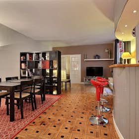 Apartment for rent for €2,051 per month in Paris, Rue Lauriston