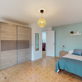 单间公寓 正在以 €450 的月租出租，其位于 Valencia, Avinguda de Peris i Valero