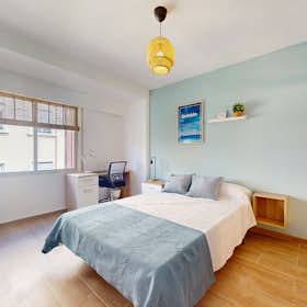 Private room for rent for €425 per month in Valencia, Avinguda de la Constitució