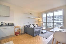 Apartment for rent for €2,354 per month in Paris, Rue du Moulin Vert