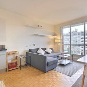 Apartment for rent for €2,354 per month in Paris, Rue du Moulin Vert