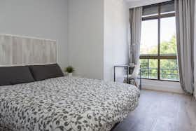Private room for rent for €610 per month in Madrid, Paseo Pontones