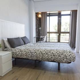 Private room for rent for €660 per month in Madrid, Paseo Pontones