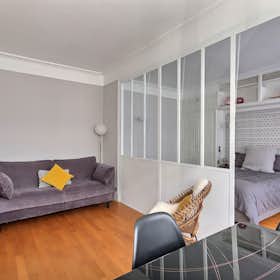 Apartment for rent for €2,286 per month in Paris, Rue Médéric