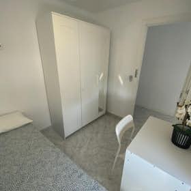 Private room for rent for €380 per month in Madrid, Calle de María Antonia