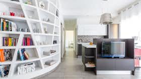 Appartement te huur voor € 1.601 per maand in Naples, Via Salve d'Esposito
