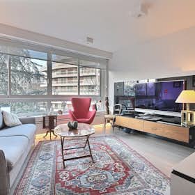 Apartment for rent for €2,099 per month in Paris, Rue Chardon-Lagache