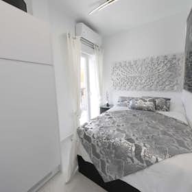 Private room for rent for €425 per month in Madrid, Calle Gijón