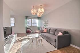 Apartment for rent for €1,758 per month in Montrouge, Boulevard du Général de Gaulle