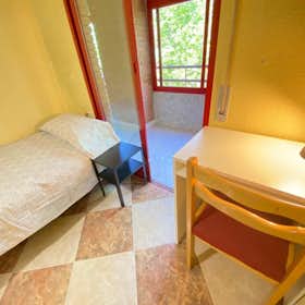 Private room for rent for €280 per month in Madrid, Calle del Cabo Machichaco