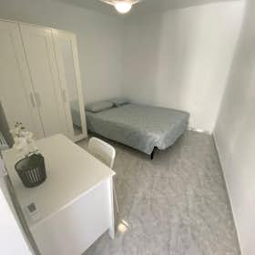 Private room for rent for €460 per month in Madrid, Calle de María Antonia
