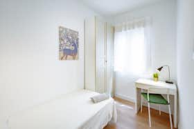 私人房间 正在以 €380 的月租出租，其位于 Madrid, Avenida de la Albufera