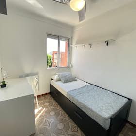 Private room for rent for €340 per month in Madrid, Calle de Alcocer