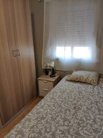 Private room for rent for €320 per month in Madrid, Calle de Almonacid