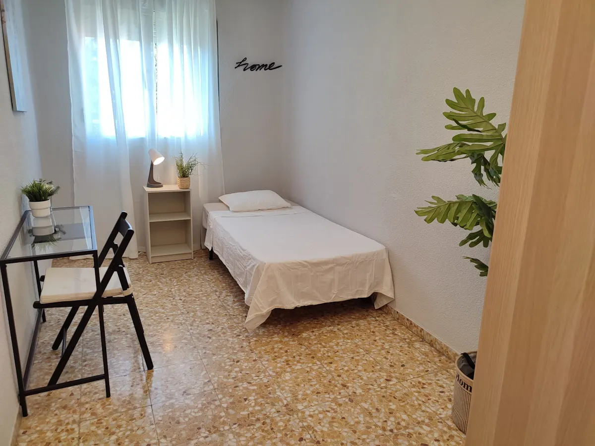 Private room in Plaza de Corpus Barga, Madrid (1429595) ROOM