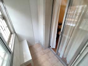 Private room for rent for €300 per month in Madrid, Calle de Vélez Málaga