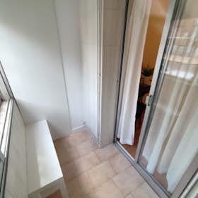 Private room for rent for €300 per month in Madrid, Calle de Vélez Málaga