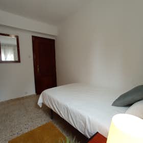 Private room for rent for €320 per month in Madrid, Calle del Poeta Blas de Otero