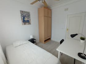 Private room for rent for €340 per month in Madrid, Calle de Hermenegildo Bielsa