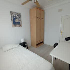 WG-Zimmer for rent for 340 € per month in Madrid, Calle de Hermenegildo Bielsa