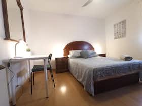 Private room for rent for €340 per month in Madrid, Calle de Pico Cejo