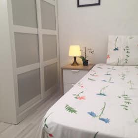 Private room for rent for €280 per month in Madrid, Avenida Peña Prieta