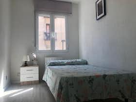 Private room for rent for €320 per month in Madrid, Avenida Peña Prieta