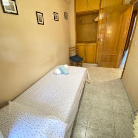 Private room for rent for €270 per month in Madrid, Calle del Cabo de Creus