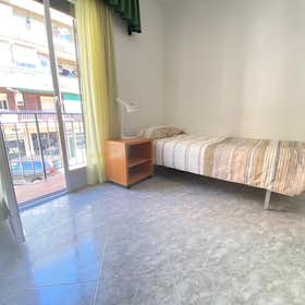 Private room for rent for €330 per month in Madrid, Calle de Cardeñosa