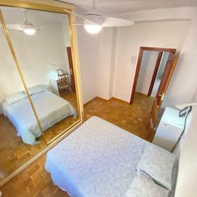 Private room for rent for €450 per month in Madrid, Calle del Río San Pedro