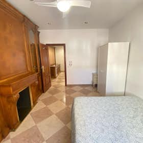 Private room for rent for €380 per month in Madrid, Calle del Río San Pedro