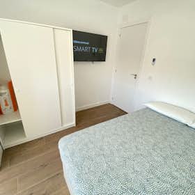 Private room for rent for €500 per month in Madrid, Calle de Orio