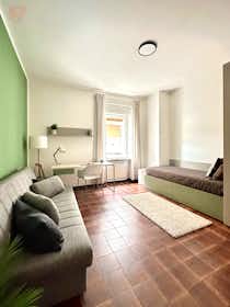 Private room for rent for €567 per month in Trento, Via Milano