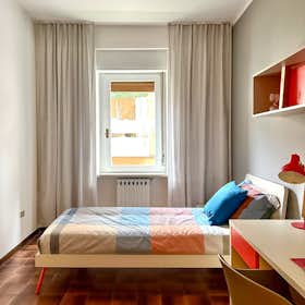 Cameră privată de închiriat pentru 534 EUR pe lună în Trento, Via Milano