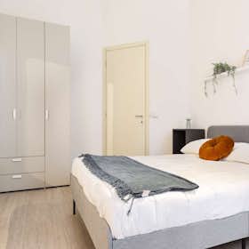 Private room for rent for €965 per month in Milan, Via Ausonio
