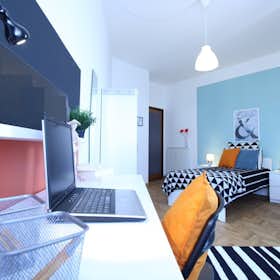Private room for rent for €600 per month in Brescia, Viale della Stazione