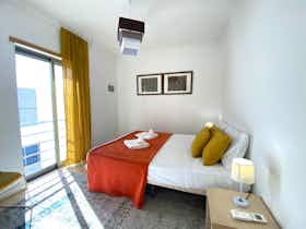 Apartamento para alugar por € 1.435 por mês em Olhão, Avenida da República