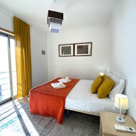 Wohnung zu mieten für 1.435 € pro Monat in Olhão, Avenida da República