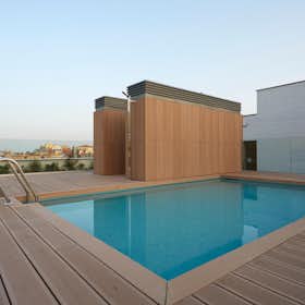 Apartment for rent for €2,500 per month in Barcelona, Carrer de Provença