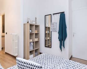Private room for rent for €925 per month in Milan, Via Giulio Tarra