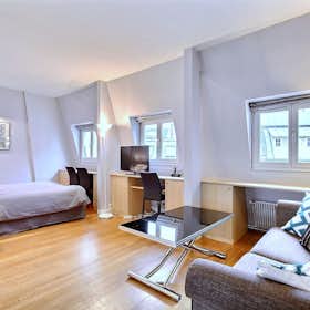 Studio for rent for €1,823 per month in Paris, Rue de Berri