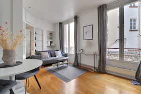 Apartment for rent for €2,014 per month in Paris, Rue de Grenelle