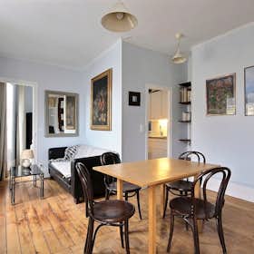 Apartment for rent for €1,532 per month in Paris, Rue Saint-André-des-Arts